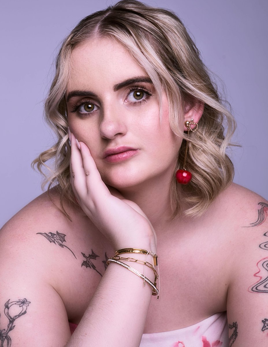 KaarolBetoni's tweet photo. Playfulness is magnetic. It softens perfectionism, invites joy, and lets confidence shine. You don’t need to be a model to feel amazing on camera. I create space for you to be fully yourself. August bookings are open. https://t.co/Wzcl3twH0u