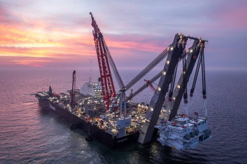 reNEWS_'s tweet photo. Gennaker offshore substations installed in Baltic Sea https://t.co/WaOuFns5fw https://t.co/orAH2Ba2d6