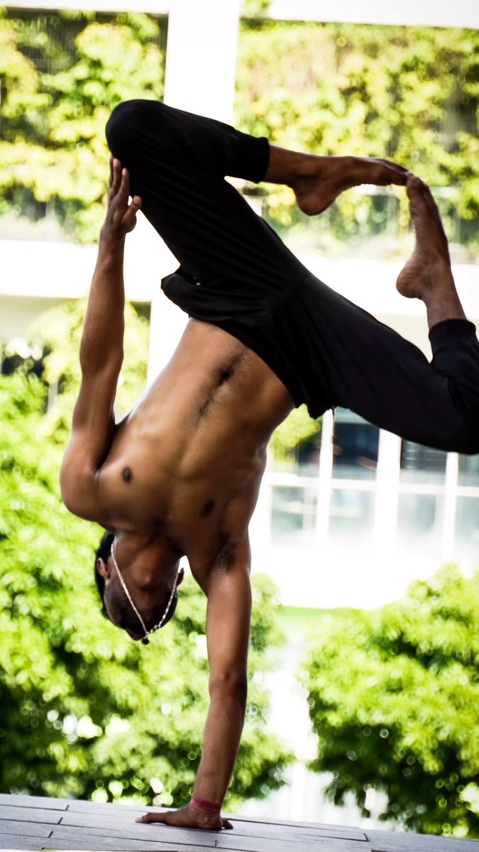 TantoAnteojo's tweet photo. One Arm Diamond Handstand
Pic: @deepkumar_sw https://t.co/FqzI8l8QhD