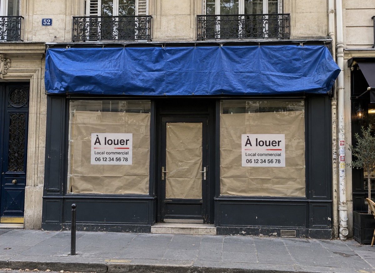 MatthieuBoeche's tweet photo. Commerçants : votre vie vaut plus que votre vitrine.

Ne vous équipez pas pour « vous défendre » : une confrontation peut tourner au drame en quelques secondes.

Rendez votre commerce invisible : kraft sur les vitrines, bâche sur l’enseigne, aspect local fermé.

On répare une boutique. Pas une vie.