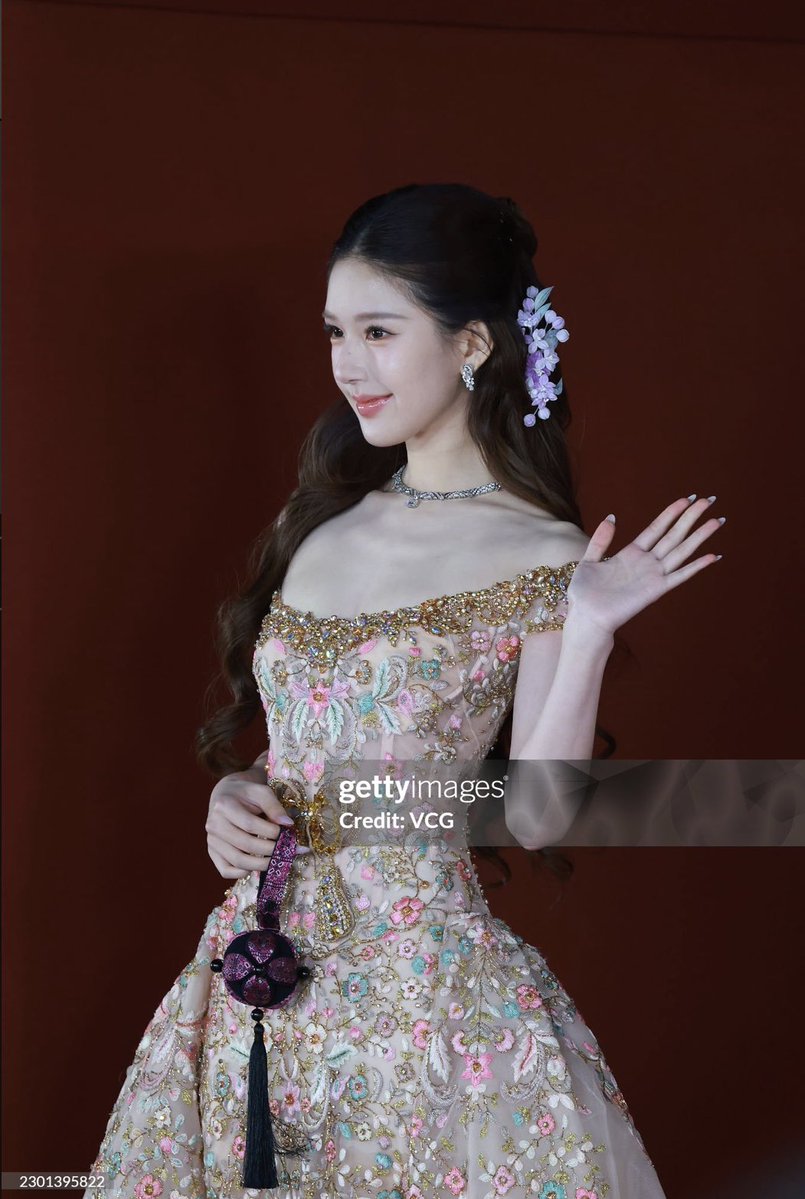 rosyholp's tweet photo. the getty image curse doesn't work on lusi https://t.co/2gDxRDJwaV