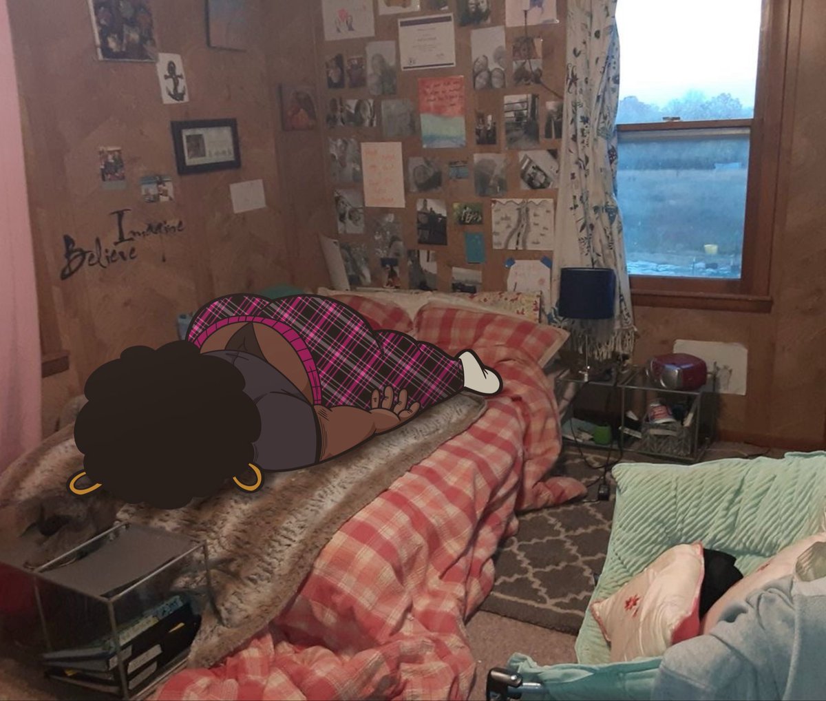St_Esdot's tweet photo. Pom had a hard day so now shes catching her beauty sleep https://t.co/cuKZRC96OK
