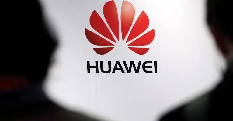 ChainCatcher_EN's tweet photo. 🇨🇳 LATEST: Huawei secures a seven-year offshore yuan loan worth RMB15 billion ($2.25 billion).

Six Chinese lenders, including Bank of China, China Construction Bank and ICBC, provided the financing for general corporate purposes, Bloomberg reports, citing a source.

It is Huawei’s first offshore syndicated loan since 2020, coming amid rising spending on AI-related chips.