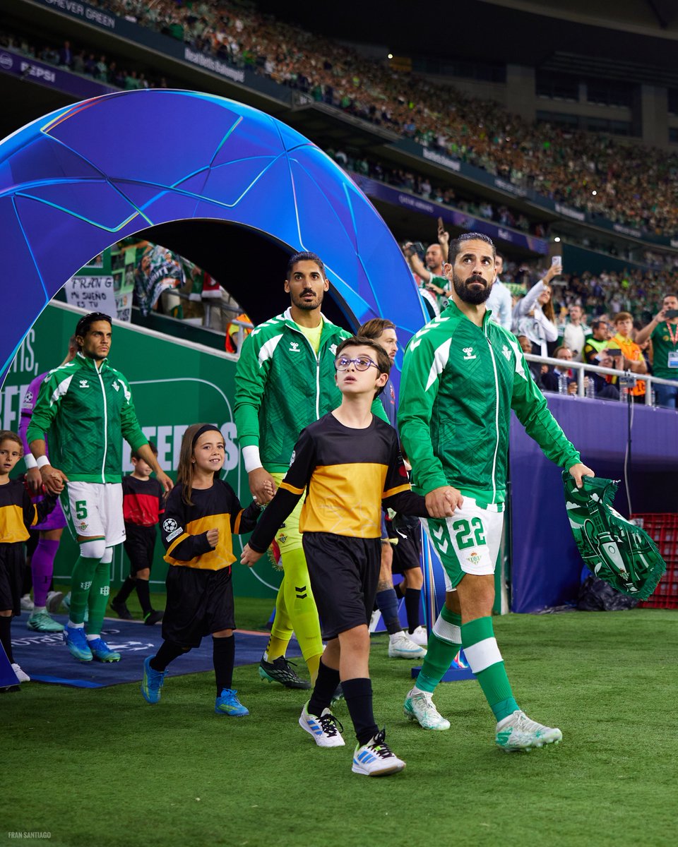 fransantiph's tweet photo. El asombro de Isco y Valles. https://t.co/CCq1in1H8y