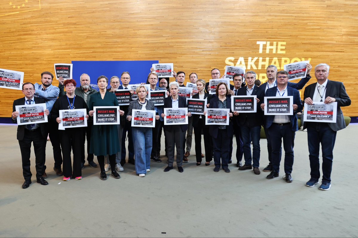 petras_petras's tweet photo. MEPs show solidarity with residents of #Aleshky, Ukraine. Genocidal war crime fall under russia’s responsibility https://t.co/PKE2E5PenZ