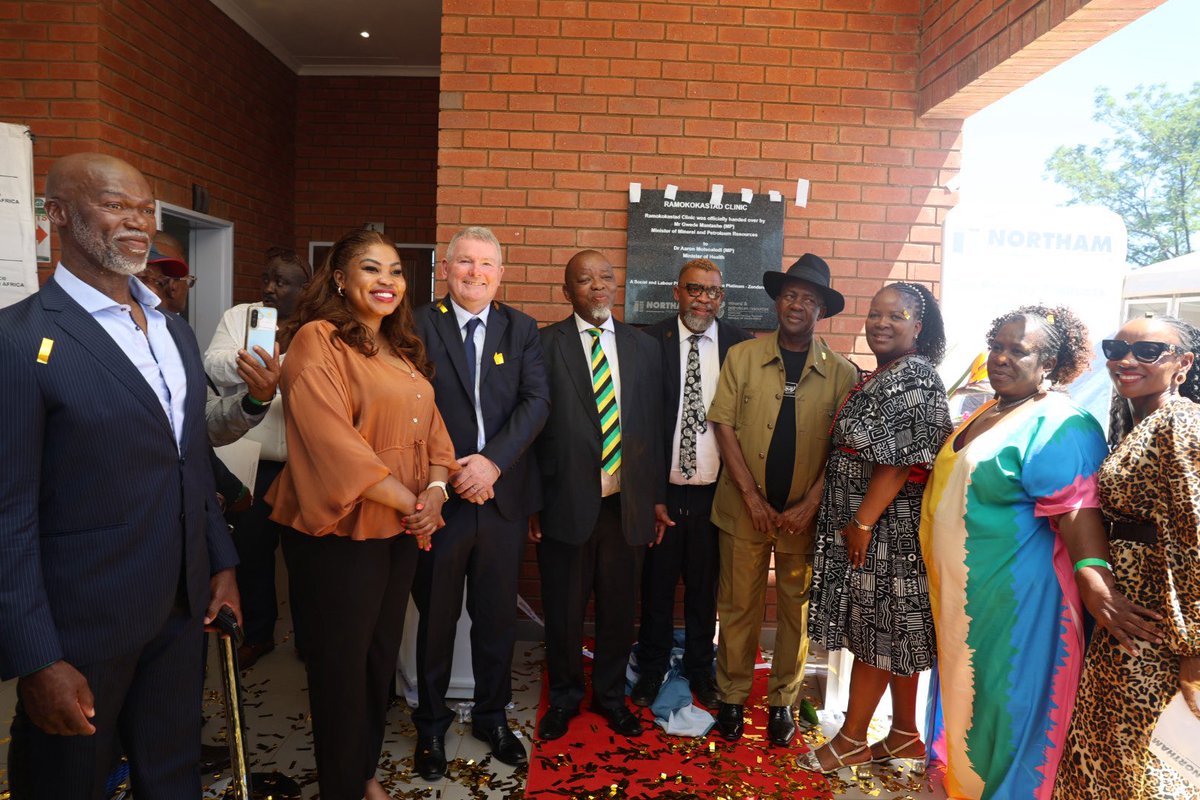 DMPR_ZA's tweet photo. Minister of Mineral and Petroleum Resources, Gwede Mantashe, today officially handed over the Ramokoka Clinic to the Department of Health and the community of Ramokoka. The clinic, built by Northam Platinum Zondereinde, is an SLP project aimed at giving mining a human face. https://t.co/7pHdnEqIgk