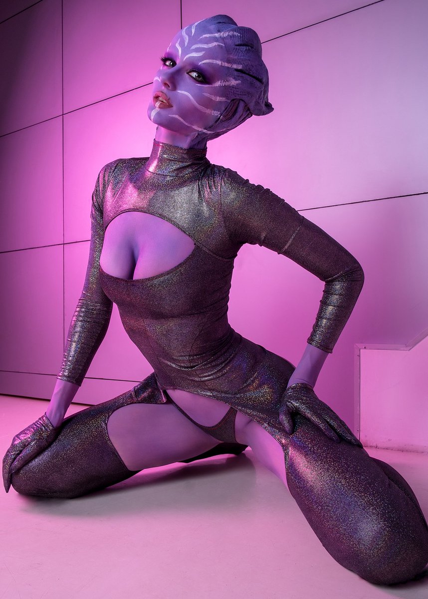 tniwe_cosplay's tweet photo. RIP, Mass Effect 😔 https://t.co/sMFYMIyTRu