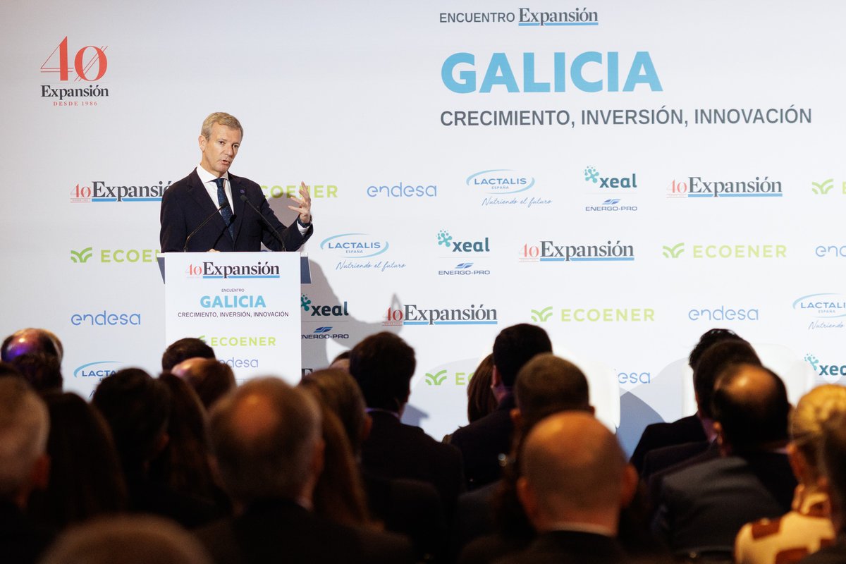 Xunta's tweet photo. 🔵 @AlfonsoRuedaGal destaca Galicia como un territorio estable, competitivo e atractivo para os investimentos empresariais

▶️ O presidente participou na apertura do encontro empresarial organizado por Expansión con motivo do seu 40º aniversario

ℹ️ https://t.co/Sn0fRBuVIY https://t.co/NkbPJy86iN