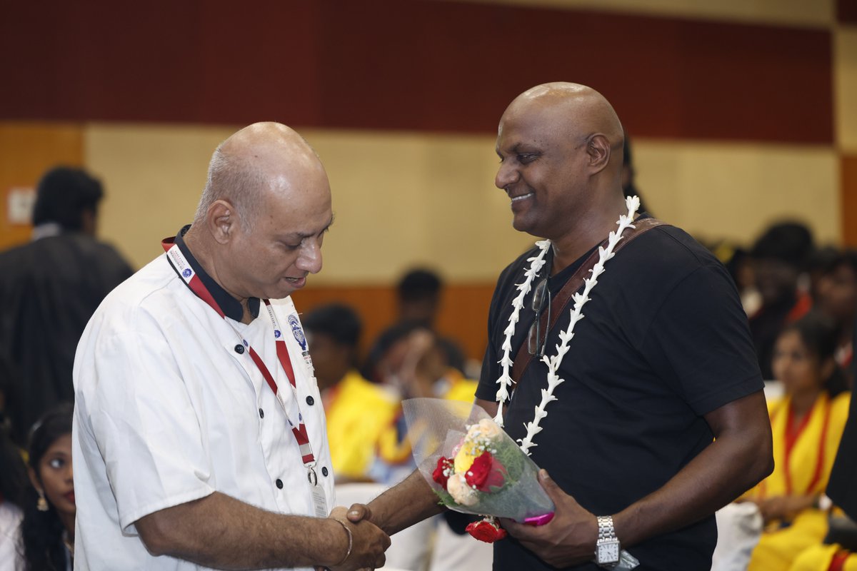 SaiInstitution's tweet photo. ✨ A Memorable Moment of Honour – Chief Guest Chef Sundar 👨‍🍳🏆

#SaiInstitutions #Aura2K26 #16thAnnualConvocation #ChefSundar #ChiefGuest #HospitalityExcellence #CulinaryArts #MemorableMoments #ConvocationDay #youtubeshorts #instagram #instagramreels #facebook https://t.co/rhI1F226YU