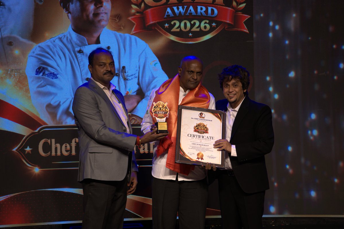 SaiInstitution's tweet photo. ✨ A Memorable Moment of Honour – Chief Guest Chef Sundar 👨‍🍳🏆

#SaiInstitutions #Aura2K26 #16thAnnualConvocation #ChefSundar #ChiefGuest #HospitalityExcellence #CulinaryArts #MemorableMoments #ConvocationDay #youtubeshorts #instagram #instagramreels #facebook https://t.co/rhI1F226YU