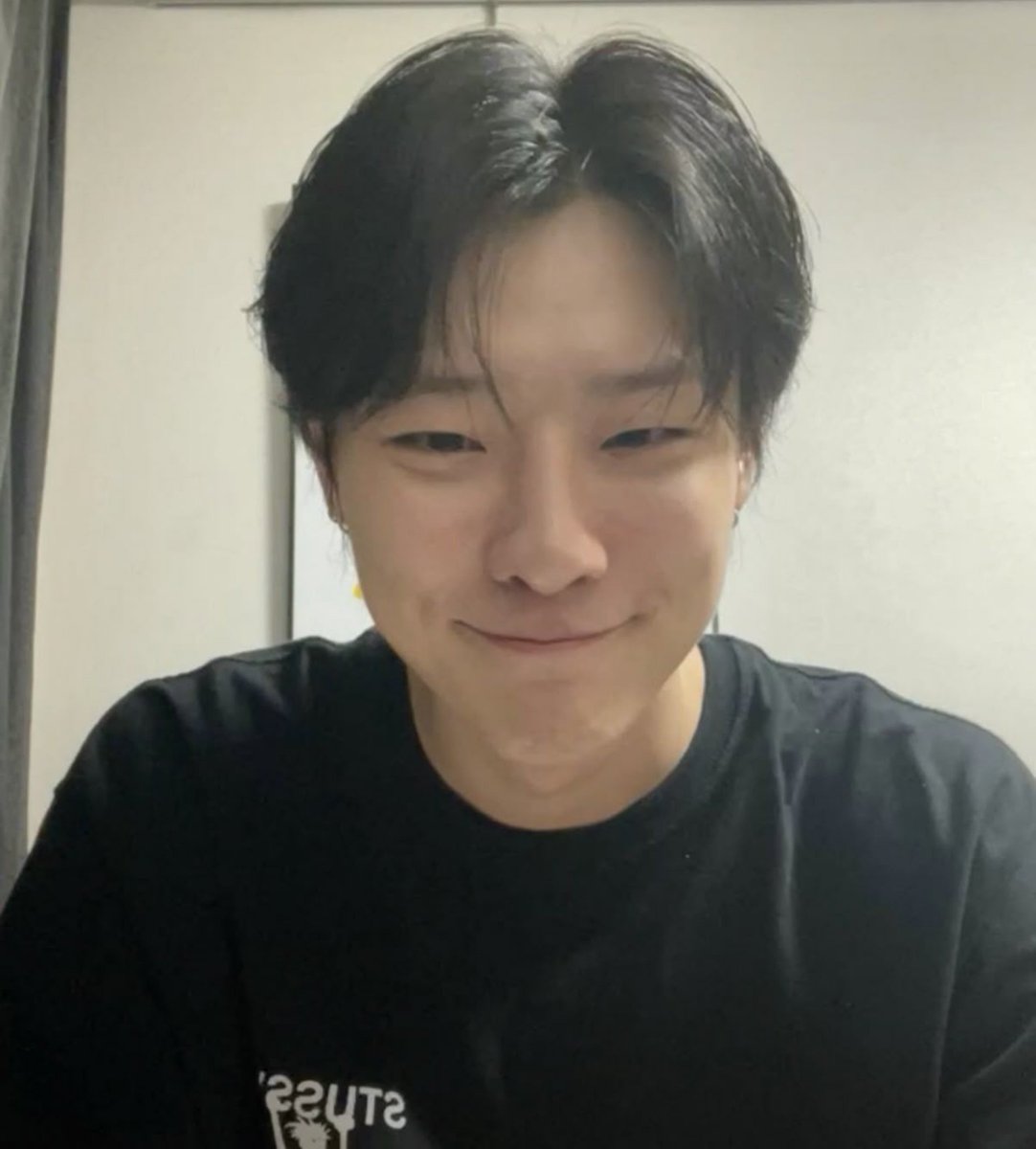 mingyursonly's tweet photo. dino and woodz meep is the same

can't believe I made this draft tweet after chan went live and on that same day, woodz and dino made a dance reel together 😭 THEY'RE IN ONE FRAME https://t.co/h5W9i1qQep