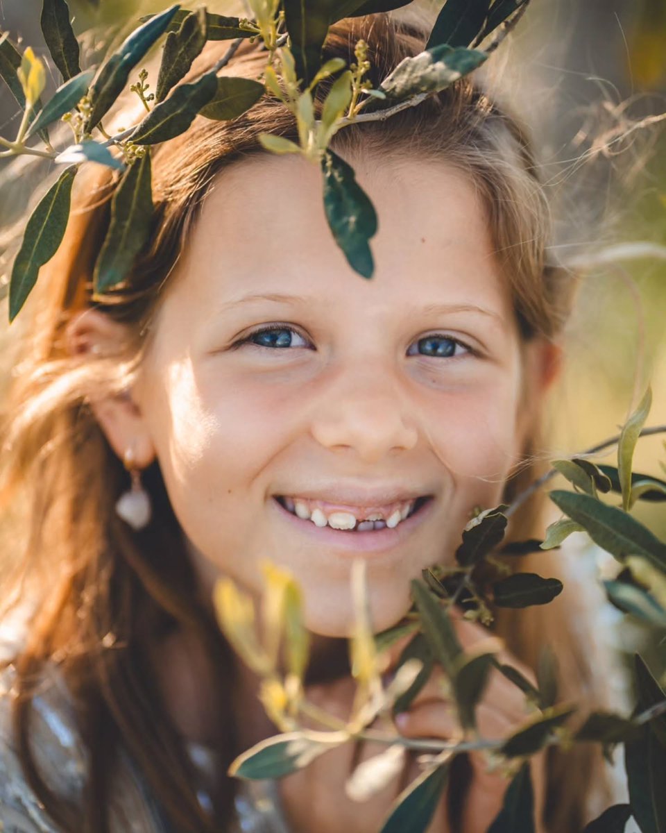 SilviiaPiineDaa's tweet photo. Soms besef ik: dit is liefde. Niet in grote woorden, maar in kleine momenten. In hoe ze kijkt, voelt en gewoon is. Zo puur, zo vrij, zo dichtbij. Ik weet dat dit voorbijgaat. Dus ik kijk, voel en onthoud hoe het voelde. Liefde heeft voor mij een https://t.co/8FpQzm9pjQ