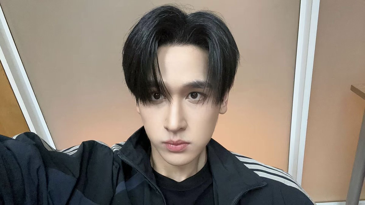 Popptr_'s tweet photo. คืนนี้เจอกัน 1 ทุ่มที้ Hotwave น่ะง๊าปมุรอ 🥺
#popptr https://t.co/5Y7uSUQZw1