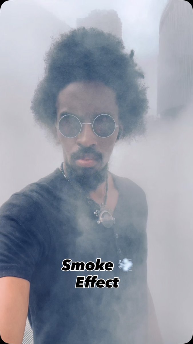 Flaviavmoura's tweet photo. Smoke effect in Japan https://t.co/1hstsXEh9s