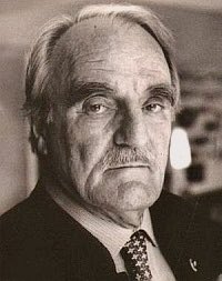 SaintMontjoie's tweet photo. « Si le gouvernement ne donne pas l'ordre à l'armée de s'opposer par tous les moyens à ce débarquement, c'est le devoir de tout citoyen conscient de sa culture, de sa race, de sa religion traditionnelle et de son passé, de prendre spontanément les armes. » Jean Raspail https://t.co/AVtOSSo1Q4