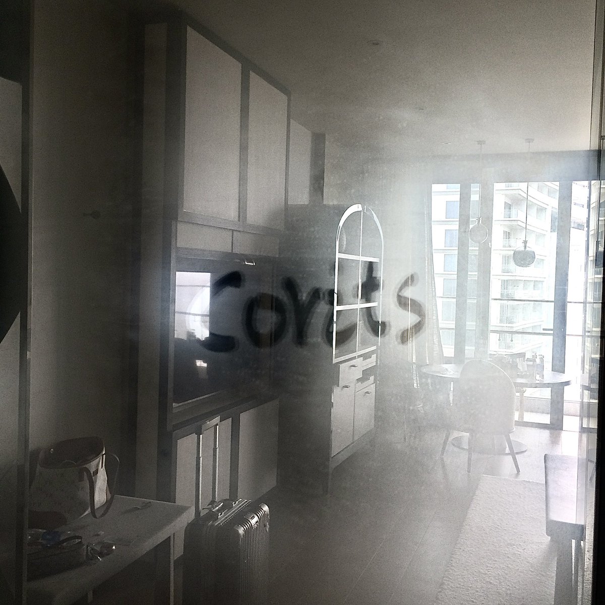 Eomlr04's tweet photo. 我需要出门我需要出门啊啊啊 https://t.co/sYym32GBsA