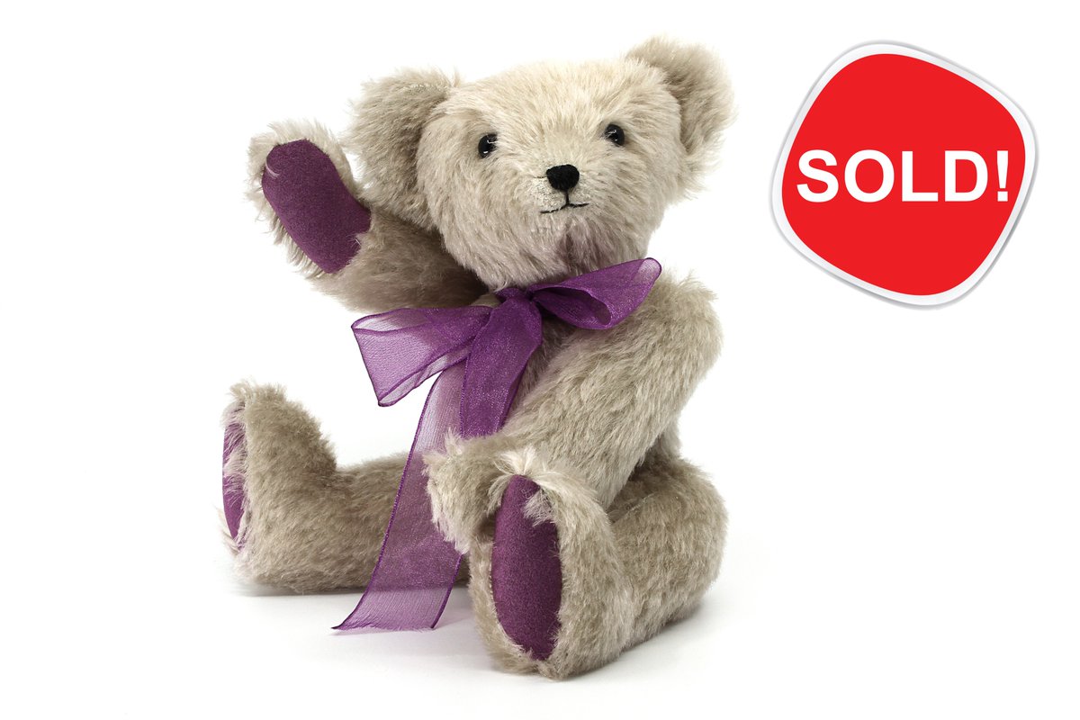 AroweBears's tweet photo. Heaton has gone to a good home, but more creations are available on my Etsy Store (link in bio).
#teddybears #bears #artistbears #crafts #handmadeuk #handmadeintheuk #supportlocalartists #shopsmalluk #madeinherts #ooak #handmade #steiff #schulte #mohair #traditional #etsy https://t.co/mvjdN8lH4c