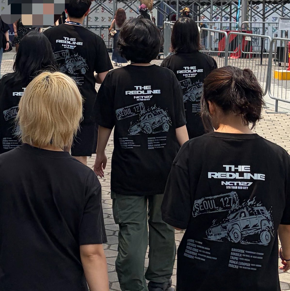 haduchil's tweet photo. i think i saw 127’s team last sunday and honestly the first thing that caught my eyes were their shirt https://t.co/SRAufwrDZJ