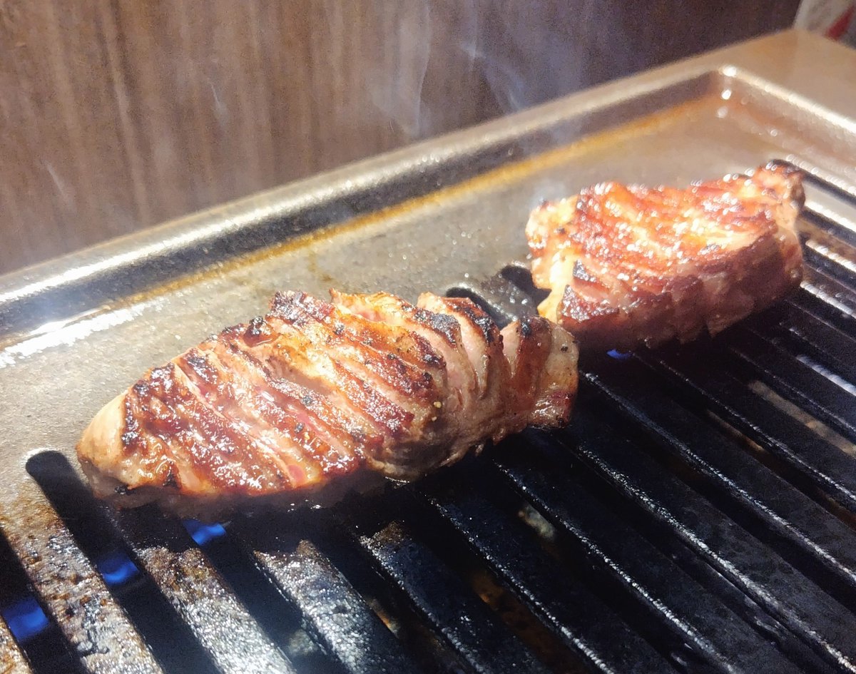 junJuly08's tweet photo. 26.10.21の外ごはん
🥩焼き肉いろいろぉ
めっちゃ美味しいお肉
なのに塩が効きすぎてるのが惜しいっ
焼肉意外とムズカシイなぁ
🍀
＃外ごはん
＃料理好きな人と繋がりたい
＃life_is_eating_delicious_food
＃on_a_long_break https://t.co/gH0lNfQ3Jf