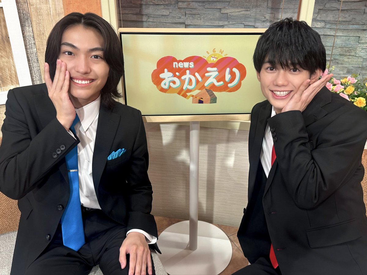 jr_official_X's tweet photo. 今日の『 #newsおかえり 』に
#真弓孟之 #井上一太 が生出演いたしました🩵🫳🏻🫳🏻❤️

「 行き先はレシートまかせ 〜 #AmBitious の #絶品いただきシャス！〜 」では石窯工房やクレープのお店へ🌮🌰

ご覧いただいた皆さま、ありがとうございました🎶 https://t.co/HTK2PUgAM3