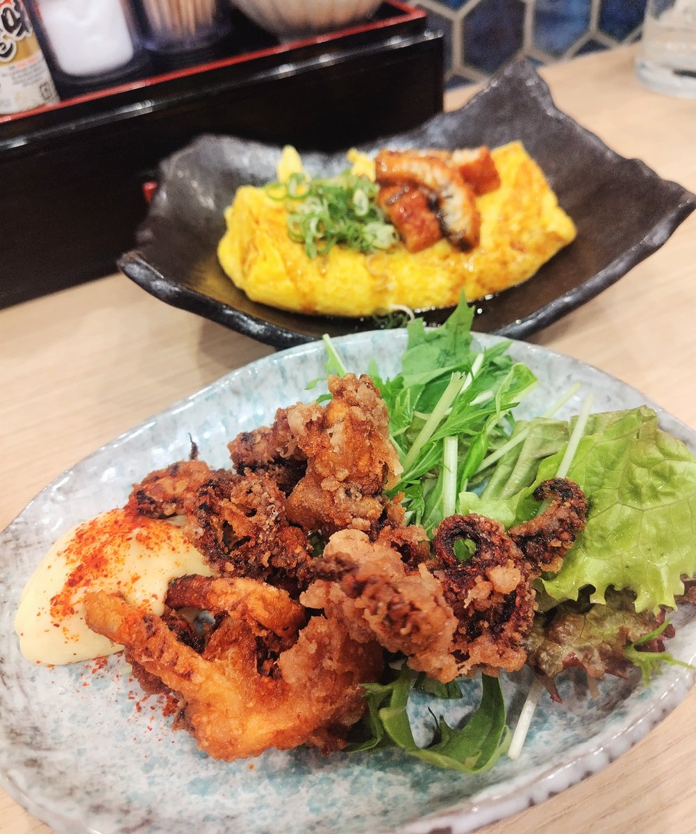 junJuly08's tweet photo. 26.10.21の2軒目
🥢刺身5種盛り
🥢イカゲソ天ぷら
🥢鰻出汁巻き
🥢海鮮こぼれ
なんかやっぱり居酒屋落ち着く
どれもおいしかった リピ確かな
🍀
＃外ごはん
＃外飲み
＃料理好きな人と繋がりたい
＃life_is_eating_delicious_food
＃on_a_long_break https://t.co/oGTXPddSRC