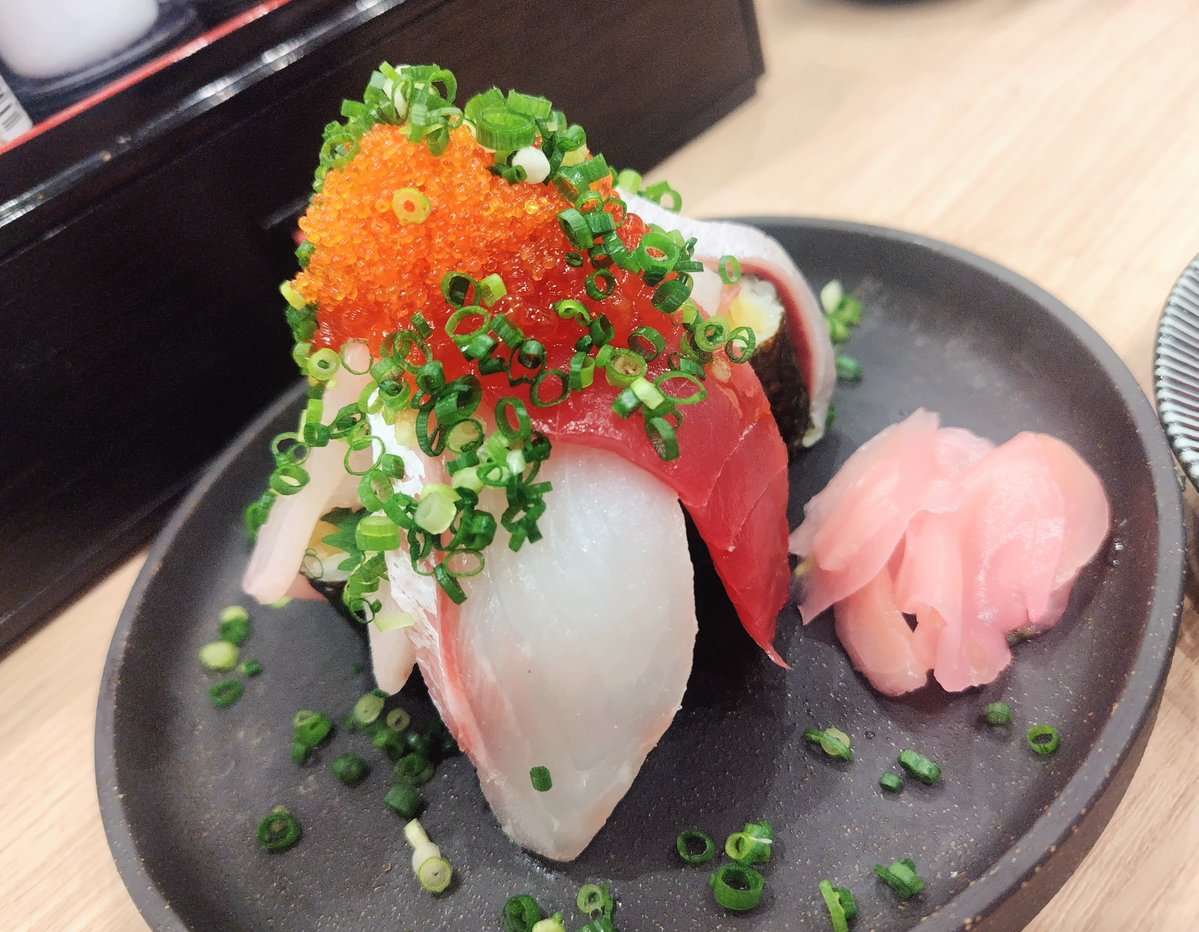 junJuly08's tweet photo. 26.10.21の2軒目
🥢刺身5種盛り
🥢イカゲソ天ぷら
🥢鰻出汁巻き
🥢海鮮こぼれ
なんかやっぱり居酒屋落ち着く
どれもおいしかった リピ確かな
🍀
＃外ごはん
＃外飲み
＃料理好きな人と繋がりたい
＃life_is_eating_delicious_food
＃on_a_long_break https://t.co/oGTXPddSRC