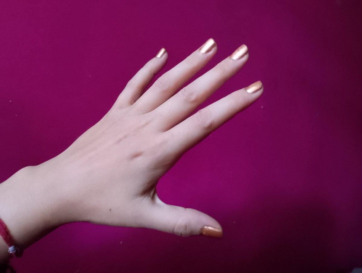 _AFox_'s tweet photo. Had a nearing end of period bath washing off bloodstains &amp; shaving all the thickets. Even painted my nails. Not actually that pale just contrast in morning light...you can almost see my stripes. https://t.co/SHi1JzHtbn