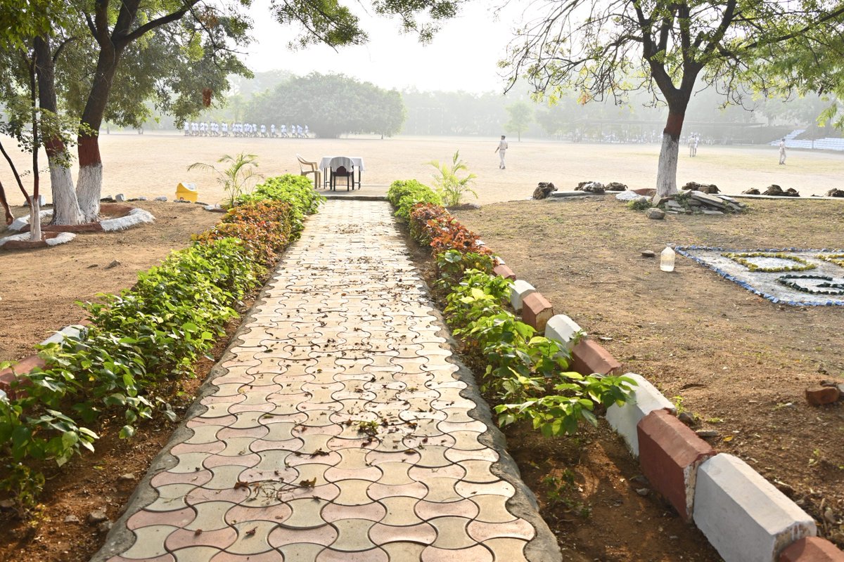 CISFTraining's tweet photo. 🧹🇮🇳 CLEANLINESS – A MARK OF DISCIPLINE | CISF NISA, HYDERABAD

As part of Special Campaign 6, CISF NISA, Hyderabad, continues its cleanliness initiatives to promote hygiene, discipline and the proper upkeep of the Academy premises.

#CISF #CISFNISA #SpecialCampaign6 @CISFHQrs https://t.co/f85mwtGcR8