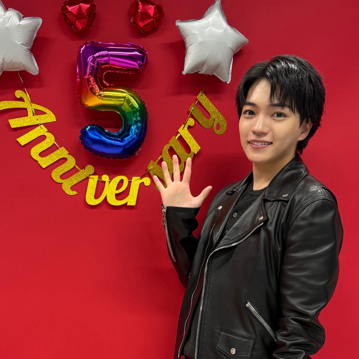 FAMILYCLUBweb's tweet photo. ━＼GO！5！#号外なにわ男子／━

⋱アーカイブ🆙⋰
｢#なにわ男子7人でつなぐ生配信📺｣
❤️RELAY07 #西畑大吾

━━━━━━━━━━━━━━━

なにわ男子として
"一番泣いた思い出"を振り返り、
「なにふぁむ感謝メッセージ」も完成✍️

🔻トークの模様はこちら！🔻 
https://t.co/sDwEuWgDeQ https://t.co/B3AYATEKBy