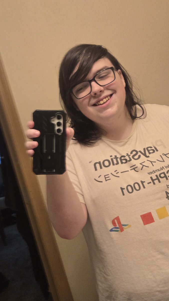 debugempty's tweet photo. is it weird I kind of like the few creepy DMs I've gotten hitting on me or they've uhh, showed me that they liked my selfies a lot? 😖 https://t.co/TC2E0EENxS