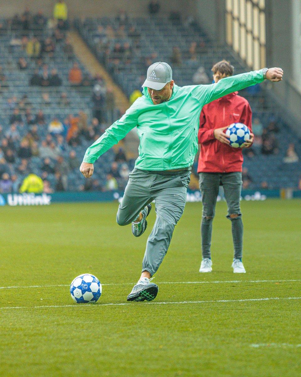 Rovers's tweet photo. 🥅 Want to take part in our half-time Crossbar Challenge on Saturday? 

🔗 Enter by 12pm tomorrow (Friday): https://t.co/YDjLDN7RX1

#Rovers 🔵⚪️ https://t.co/t75ZaQTo53
