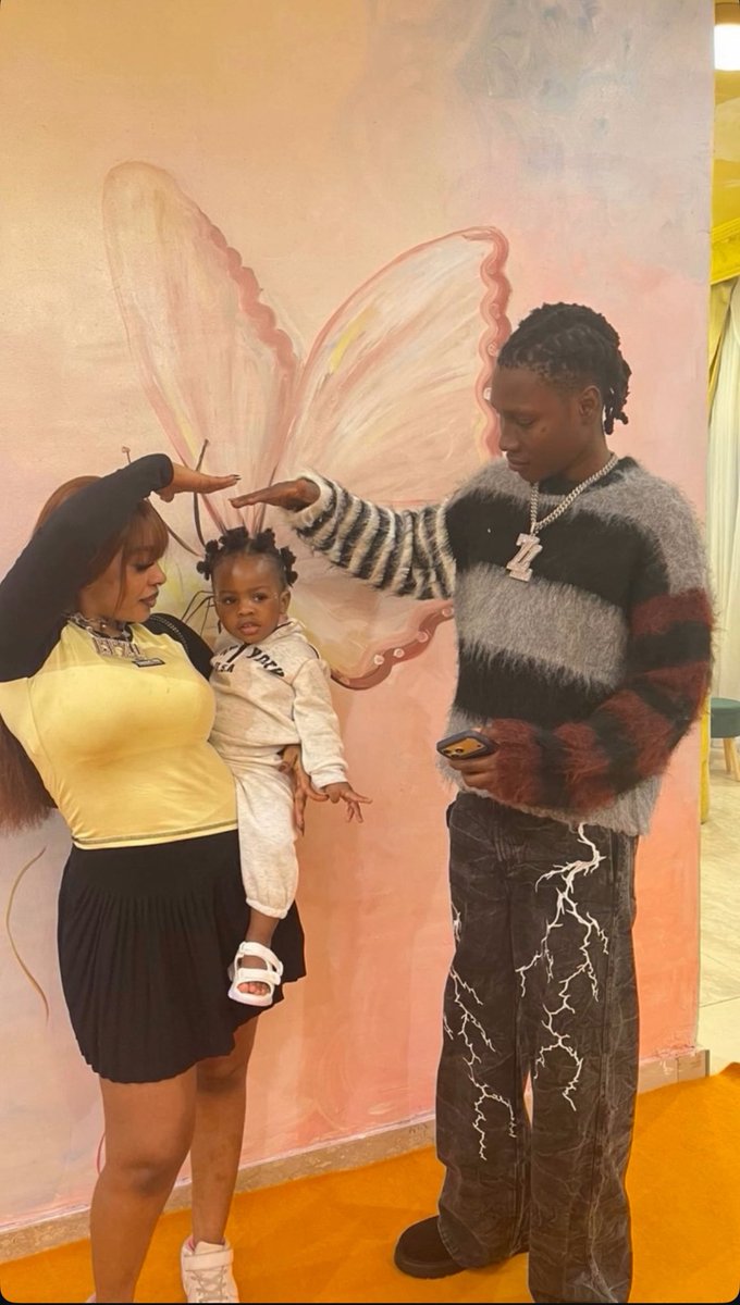 oluwafemi_flam's tweet photo. Zinoleesky having good time with his family 😍 https://t.co/FxvMmNpa4r