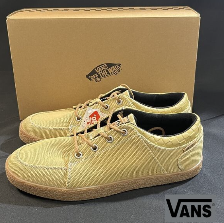 SSWHITELINE's tweet photo. 👟｜足元から、こなれ感を。
定番とはひと味違う、 VANS「STRYZE」の上品なSAND／GRAYカラー。
派手さはない。 だけど、デニムにもカーゴにもショートパンツにも自然と馴染む。
そんな"使える一足"です。
✔ 新品未使用 ✔ VANS STRYZE ✔ SAND／GRAYカラー ✔ 普段使いから旅行まで活躍

気付けばいつも選んでしまう。 そんな相棒候補をぜひ。

🔗https://t.co/nA874ptjyF

#VANS #ヴァンズ #スニーカー #メンズファッション #ストリートファッション #ヤフオク #Yahooオークション #新品未使用 #スニーカー好き #足元倶楽部