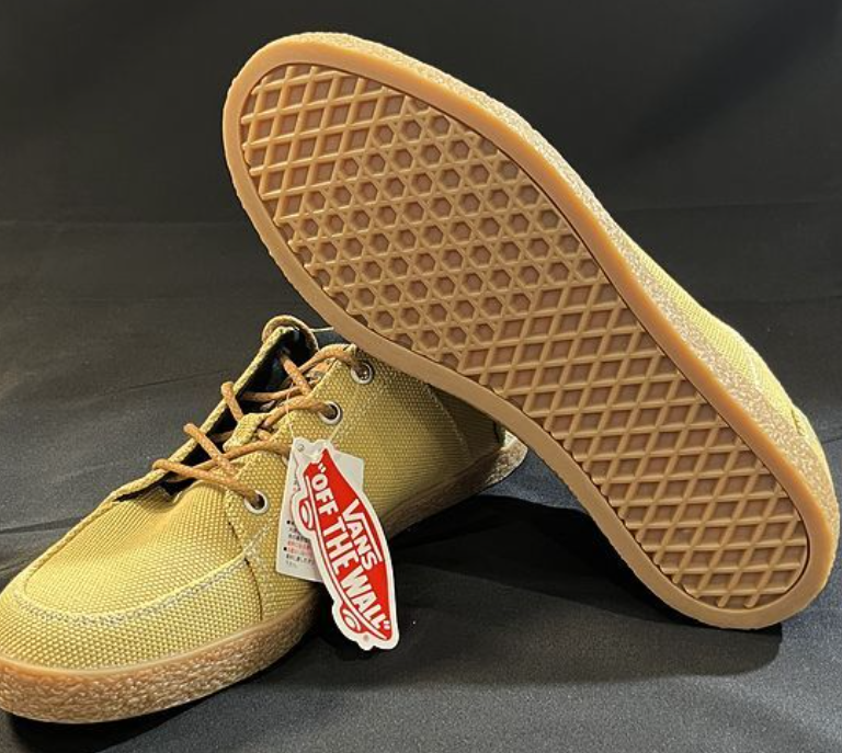 SSWHITELINE's tweet photo. 👟｜足元から、こなれ感を。
定番とはひと味違う、 VANS「STRYZE」の上品なSAND／GRAYカラー。
派手さはない。 だけど、デニムにもカーゴにもショートパンツにも自然と馴染む。
そんな"使える一足"です。
✔ 新品未使用 ✔ VANS STRYZE ✔ SAND／GRAYカラー ✔ 普段使いから旅行まで活躍

気付けばいつも選んでしまう。 そんな相棒候補をぜひ。

🔗https://t.co/nA874ptjyF

#VANS #ヴァンズ #スニーカー #メンズファッション #ストリートファッション #ヤフオク #Yahooオークション #新品未使用 #スニーカー好き #足元倶楽部