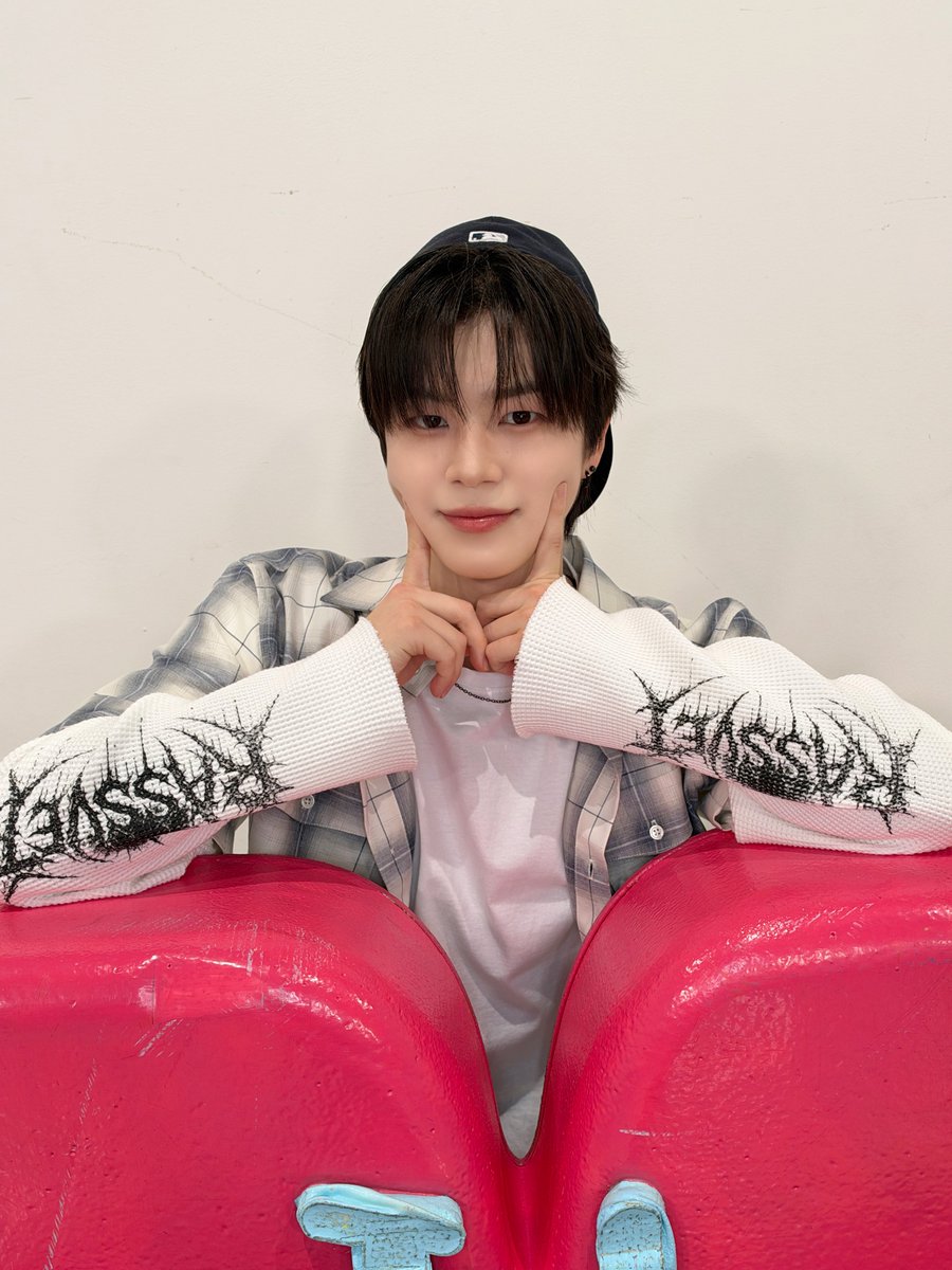 KO1KEYZofficial's tweet photo. [📸] 261022

「#MCOUNTDOWN 」
감사합니다!

🌟 #KOSUKE
Detail ➡︎https://t.co/J0zE5m2lrj

'KO1KEYZ' (Korean ver.) PV
🔗https://t.co/4xIBmFp1QE
Apple Music
🔗https://t.co/nt5gbOMgPp
Spotify
🔗https://t.co/pTP0S9St1f

#엠카운트다운
#KO1KEYZ #코이키즈 https://t.co/TnWgGfWymY