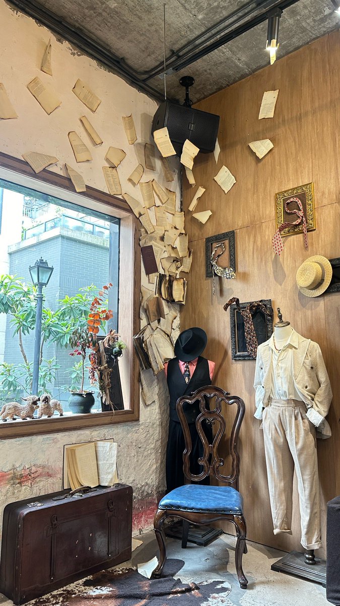 sujitara's tweet photo. [今日の買い物で舶来品を手に入れた。畔の景色を見ながら、少し立ち寄ったカフェで過ごし、疚しい気持ちも吹き飛んだ]，不对，重新调整更自然简洁的日语推文：[今日、舶来品を購入し、河畔のカフェで一服。立ち寄っただけなのに、疚む気持ちも消えた]， https://t.co/EjqmfCm3EW