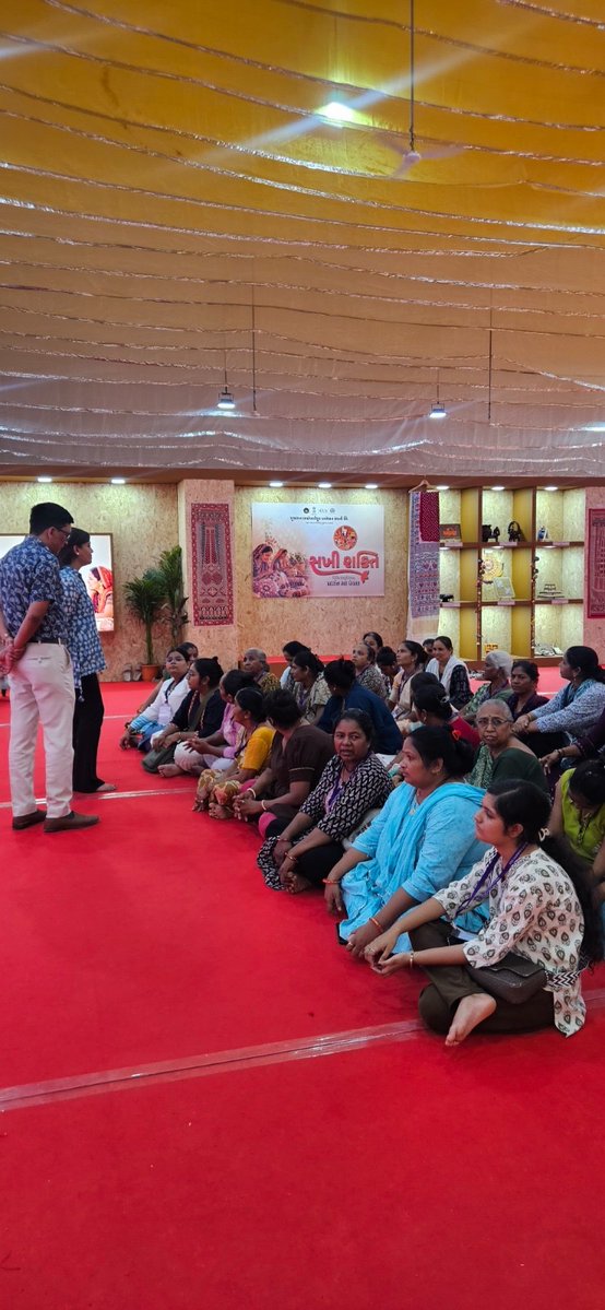 GlpcLivelihood's tweet photo. પરંપરાગત ���ળાને આધુનિક ઓળખ – સખી મંડળોની પ્રગતિને નવી દિશા!🌟

ગુજરાત લાઇવલીહૂડ પ્રમોશન કંપની લિ. (GLPC) દ્વારા DAY-NRLM અંતર્ગત વાઇબ્રન્ટ નવરાત્રી ફેસ્ટિવલ, જીએમડીસી ગ્રાઉંડ, અમદાવાદ ખાતે સ્વ-સહાય જૂથો (SHGs)ની બહેનોને તેમના હસ્તકલા ઉત્પાદનોને વધુ આકર્ષક, ગુણવત્તાયુક્ત અને બજારલક્ષી બનાવવા માટે જીએલપીસી અને કારીગર ક્લિનિક (Karigar Clinic) દ્વારા પેકેજિંગ અને ડિઝાઇન અંગે તાલીમ તેમજ માર્ગદર્શનઆપવામાં આવ્યું.

આ તાલીમ દ્વારા બહેનોને ઉત્પાદનોની આકર્ષક રજૂઆત, નવીન ડિઝાઇન, યોગ્ય પેકેજિંગ અને બજારની જરૂરિયાતોને અનુરૂપ ઉત્પાદનો તૈયાર કરવા અંગે માર્ગદર્શન આપવામાં આવ્યું.

આ પહેલનો ���ેતુ સખી મંડળોની પરંપરાગત કળાને નવી ઓળખ આપવાનો, ઉત્પાદનોનું બજારમૂલ્ય વધારવાનો અને ગ્રામ્ય મહિલા ઉદ્યોગસાહસિકોને આત્મનિર્ભરતાની દિશામાં આગળ વધારવાનો છે. 💐

#GLPC #DAYNRLM #KarigarClinic #SHG  #PackagingAndDesign #HandmadeProducts #VocalForLocal #MissionMangalam