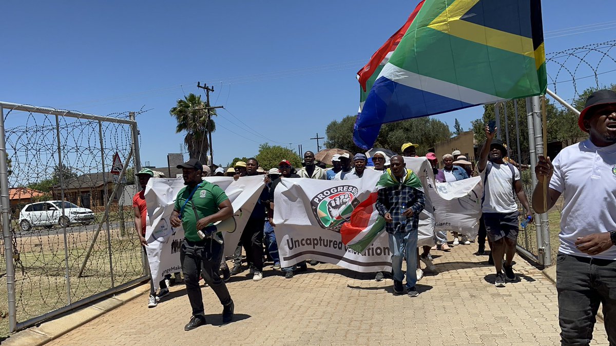 MthethoNgcuka1's tweet photo. The people of  Rustenberg are standing up against illegal immigration high unemployment and we were invited 🥹

Long live the spirit of Patriotism https://t.co/6WVRDY6fft