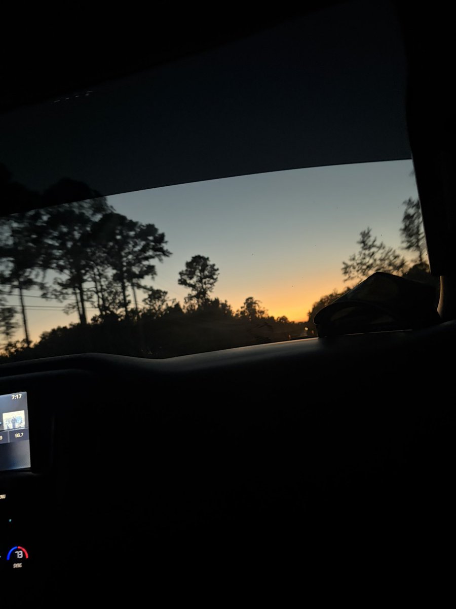 kid3mg's tweet photo. 6:42am☀️ https://t.co/8M4kT1XWzT
