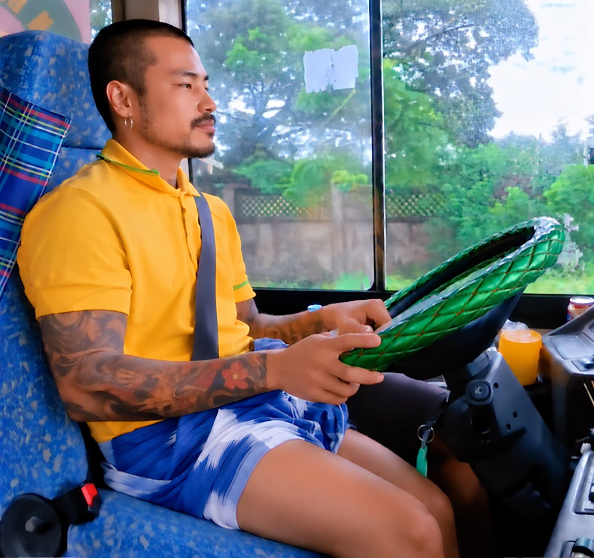 Dicklovers6969's tweet photo. YBS Driver အကြမ်းဆင်အကိုကြီး https://t.co/16q1g76CqB