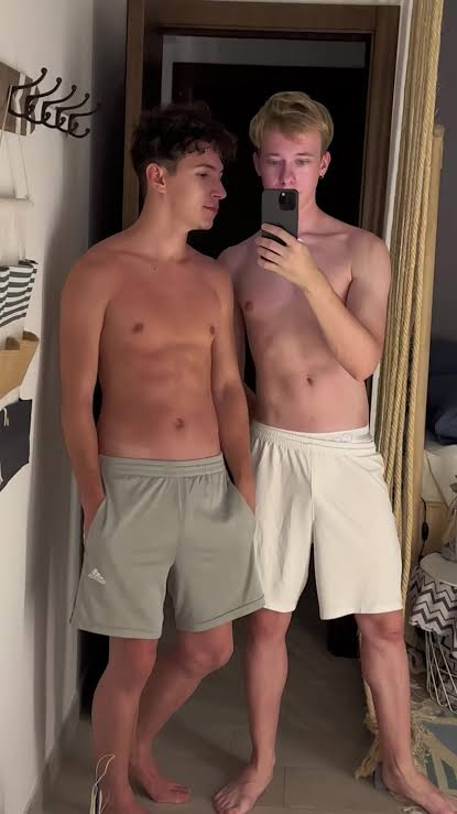 Danb259's tweet photo. Left or right? https://t.co/jNtB8HWmtI