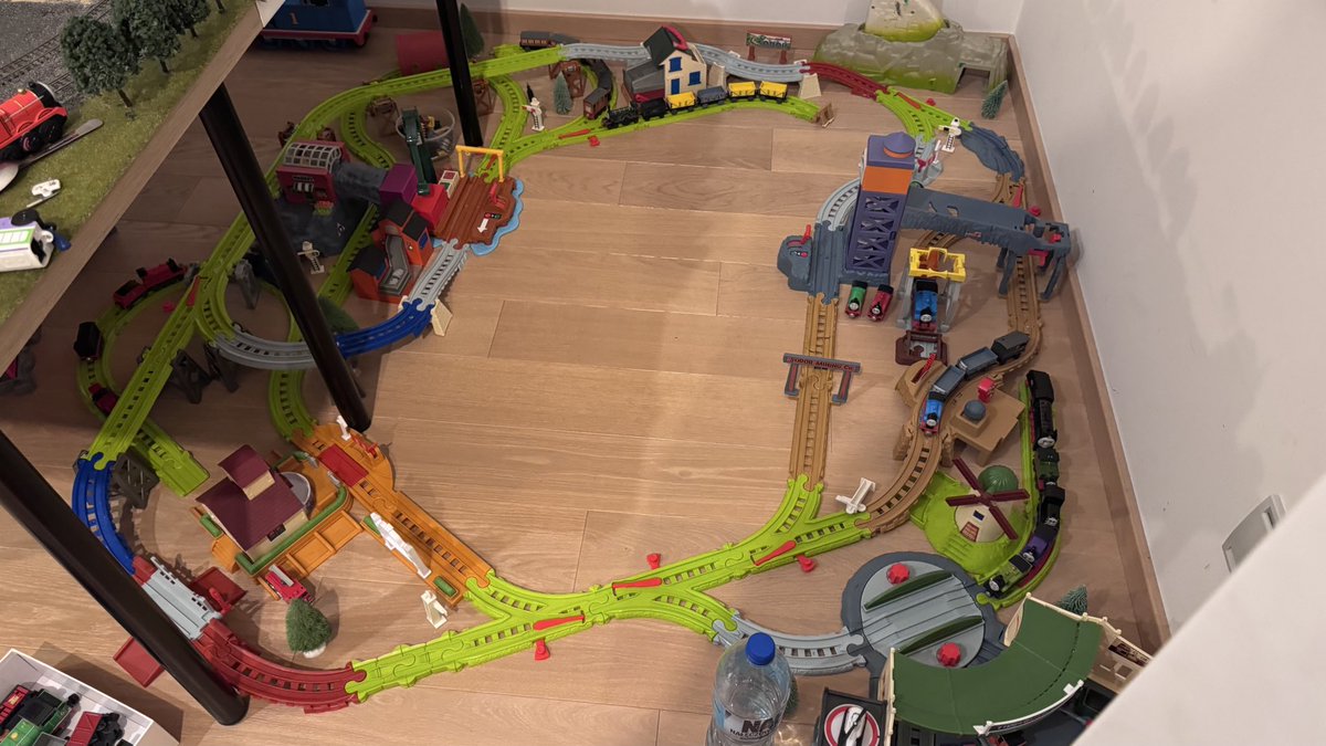 tommosandfrends's tweet photo. new easy connect railway stories layout with the owen set https://t.co/60K3qQwVOn