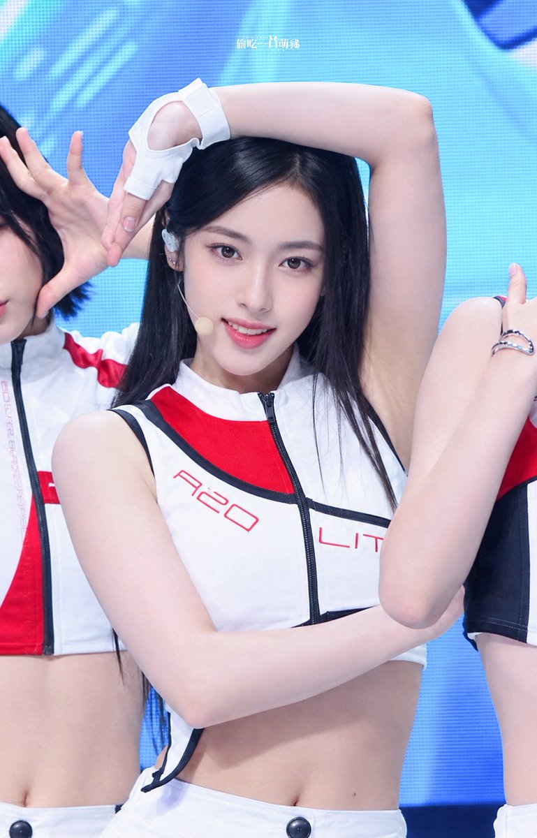 tiamo_juny's tweet photo. RED❤️🪽
#OA #오아 #A2OLITE https://t.co/ydnM8Posa8