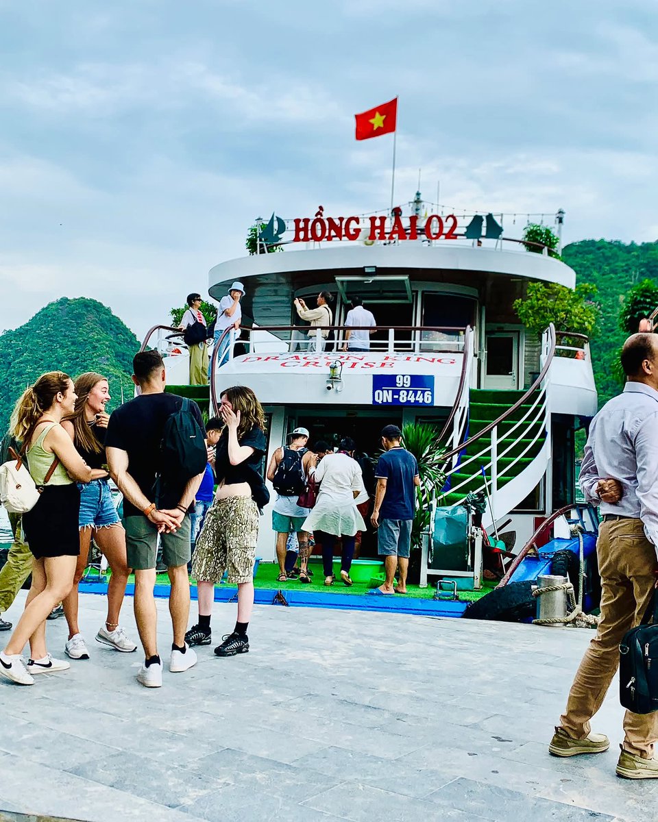 adrian_11120's tweet photo. Halong Bay felt like a dream: emerald waters, limestone islands, great company, and unforgettable moments. A journey of beauty, friendship, adventure, and memories to cherish forever. https://t.co/ZlvhAr1rTC