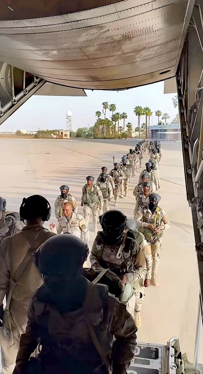 xik7h's tweet photo. " حي الصقور اللي إذا هدّت تصيد " 🇸🇦🦅 https://t.co/S8VRBNhCqr