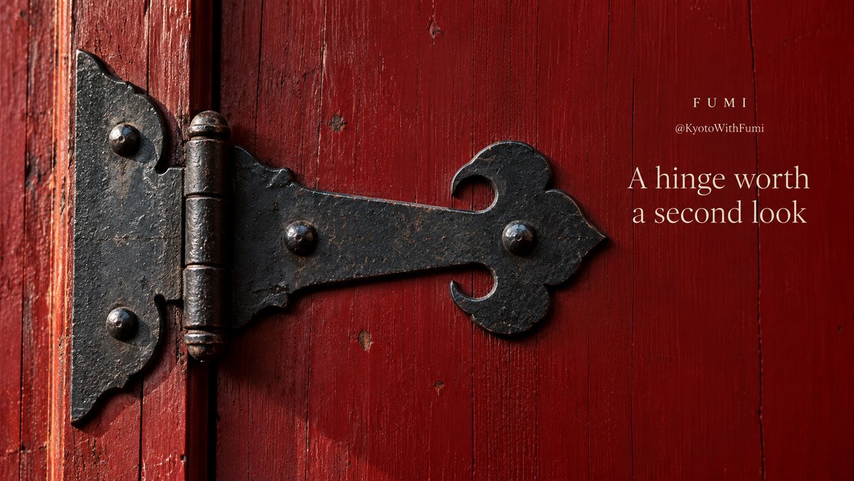 KyotoWithFumi's tweet photo. 🚪

Sometimes a Kyoto doorway offers a detail to remember before you even step inside.

An iron hinge, a worn edge and the grain around a fixing can make a small study of use and time. Take a closer look from the street and let the doorway keep its story.

#FumiJapan https://t.co/1GEDBEdSuV