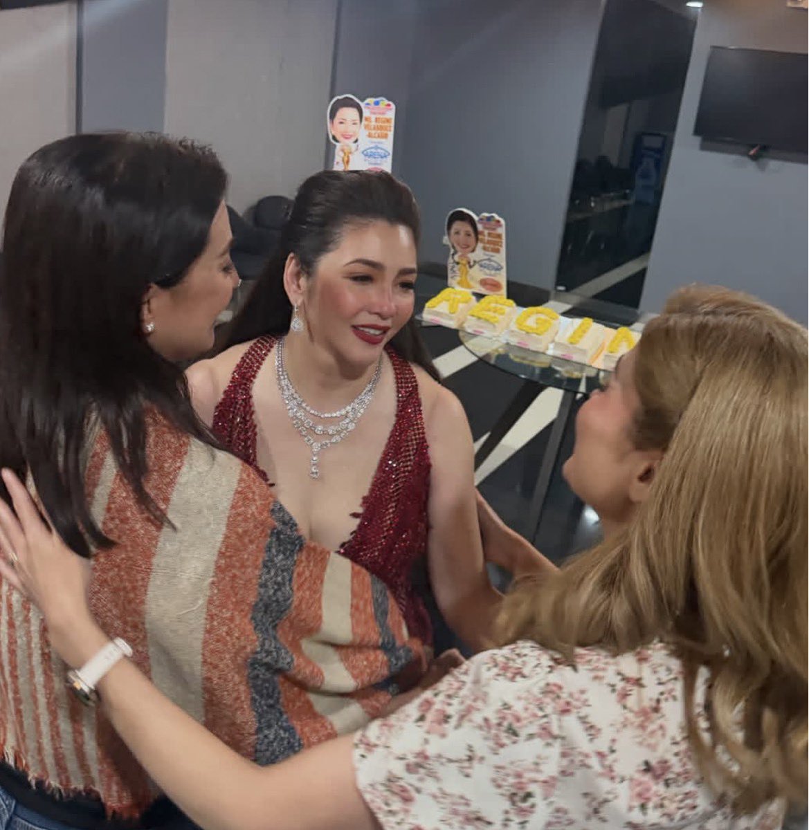 reginacion's tweet photo. MGA BABY GIRLS KOOOOO https://t.co/r0xAfFGk0X