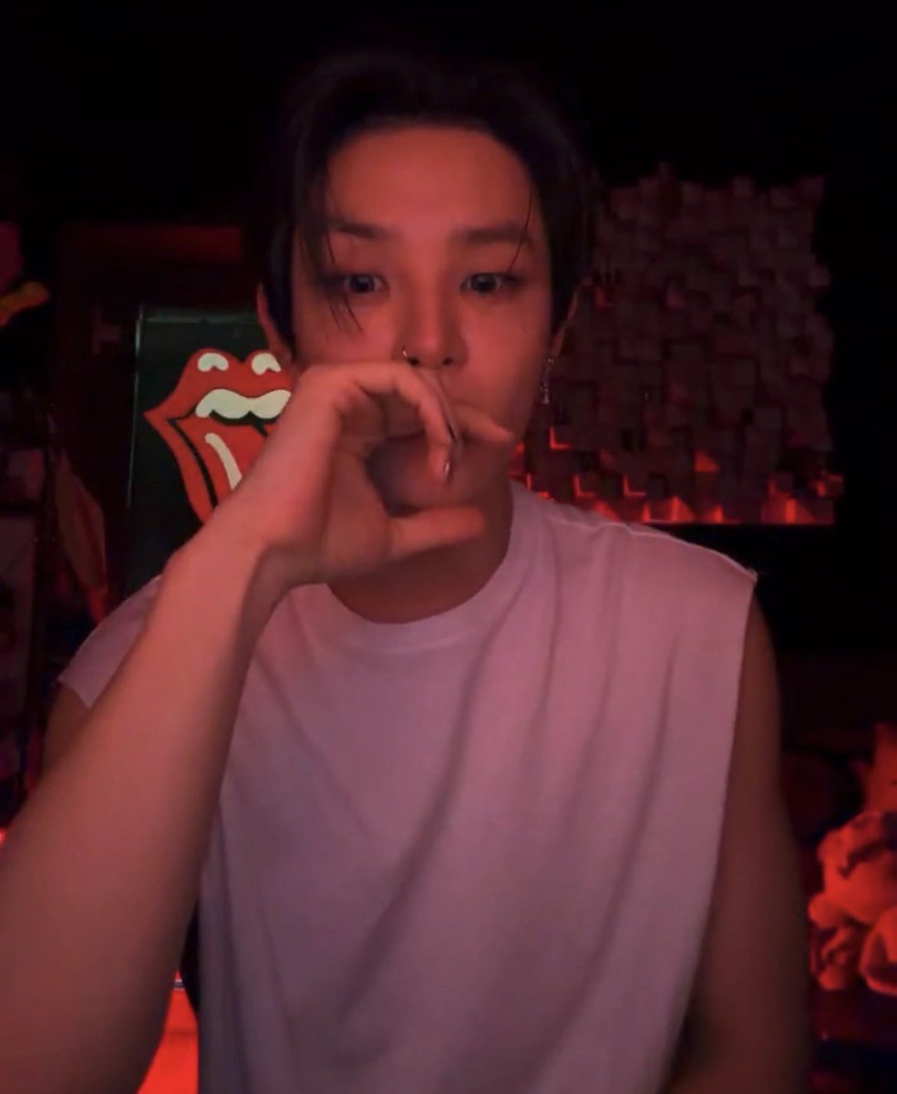 qtyjh's tweet photo. จีฮุนบอกว่าทำผมทรงนี้ใน MV เหรอ ว้ายยย อย่าหลอกนะ เอาจีฮุนเสยผมเปิดหน้าผากมาเดี๋ยวนี้😭🙏🏻 https://t.co/ZDDQN301qt