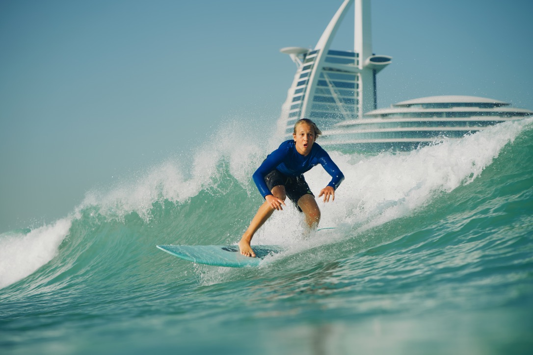 VisitDubai_DE's tweet photo. Surfen mitten in Dubai 💙🌊

📸 IG/ Surfhousedubai &amp; Kortenijuan

#VisitDubai https://t.co/P3OOarNzlQ