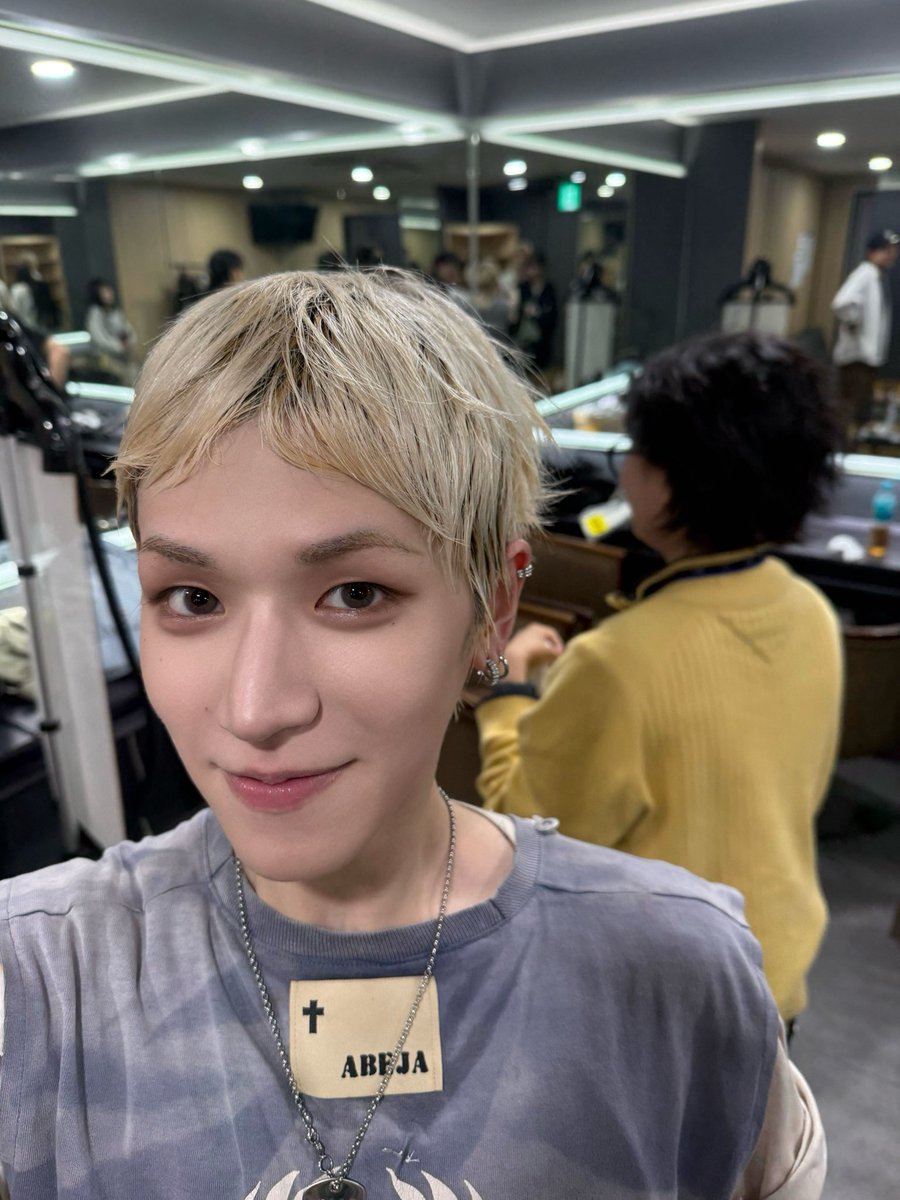 wave_rew's tweet photo. 이마 한번 쓸어보고 싶다 따끈할 것 같음 https://t.co/UkNgrGSP9i